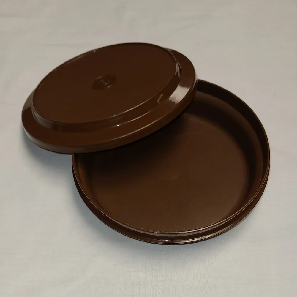Vintage Tupperware Brown Round Seal And Serve Bowl  1207-21 Lid & 1208-12 Bowl